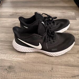Nike Black and White Mesh Running Sneakers
